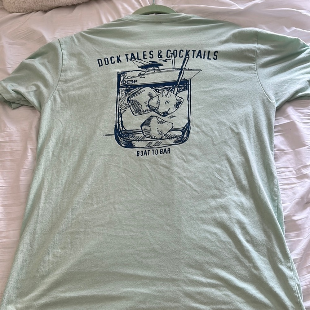 Deep apparel size large tee